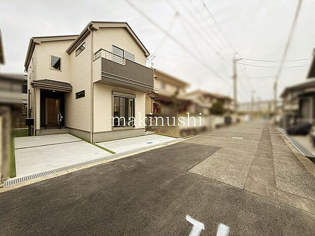 生活するだけの家ではなく「毎日を楽しむ暮らし」南からの陽光たっぷり降りそそぐ明るいお住まいです。風通しの良い快適なお住まいとなっております。