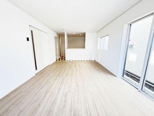 リビング対面キッチンなので家事の間も家族とお話しやすいです。