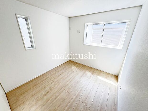 子供部屋フローリングなので、ちょっとした汚れがあってもお掃除ラクラクです。