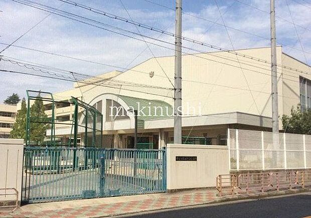 堺市立陵西中学校 徒歩9分。 710m
