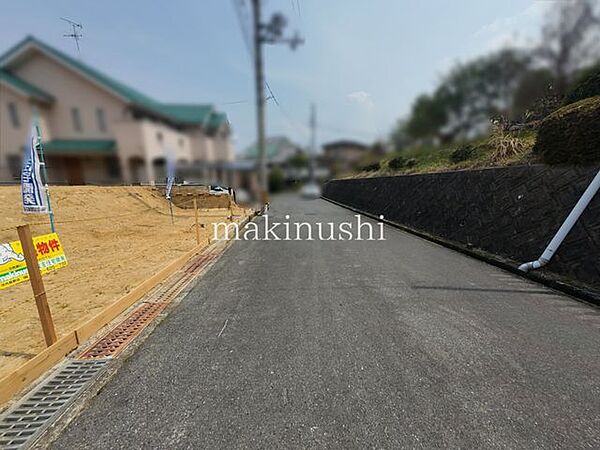 前面道路含む外観建築条件無し土地ですので、お好きな建築会社で建てて頂けます。