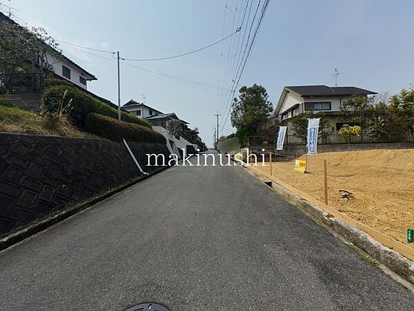 前面道路含む外観建築条件無し土地ですので、お好きな建築会社で建てて頂けます。