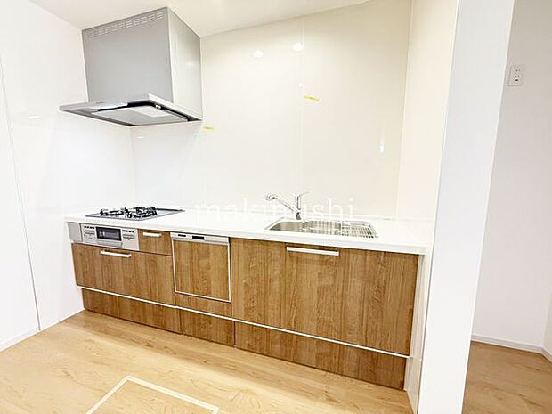 キッチン堺市西区浜寺諏訪森町東3丁 新築戸建ゆったりした調理スペースでお料理しやすいシステムキッチンです。