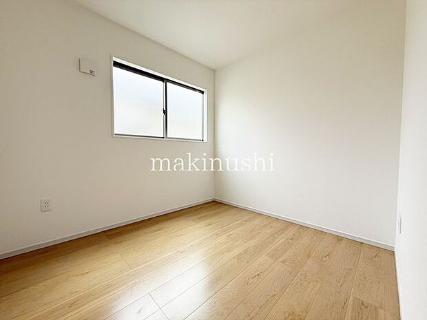 子供部屋全室フローリングなので、ちょっとした汚れはモップでサッとお掃除できます。