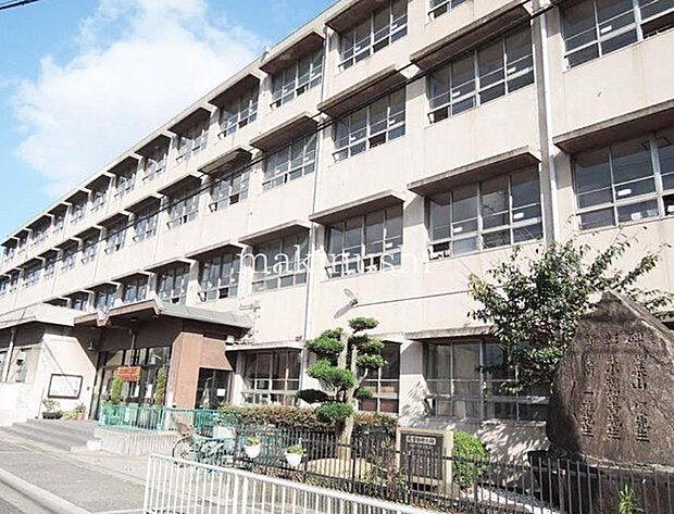 堺市立三宝小学校 徒歩10分。 740m