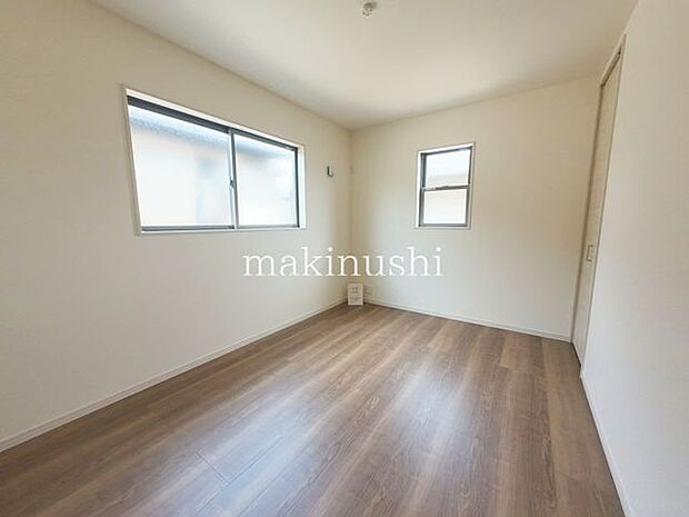 フローリングでお掃除ラクラクです。