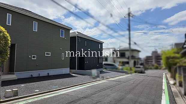 ・前面道路は約6.7mと広くいので、日々の車の出し入れも安心です。