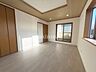 寝室：寝室約8.7帖の洋室になります二面採光のお部屋になり日当たり、通風良好