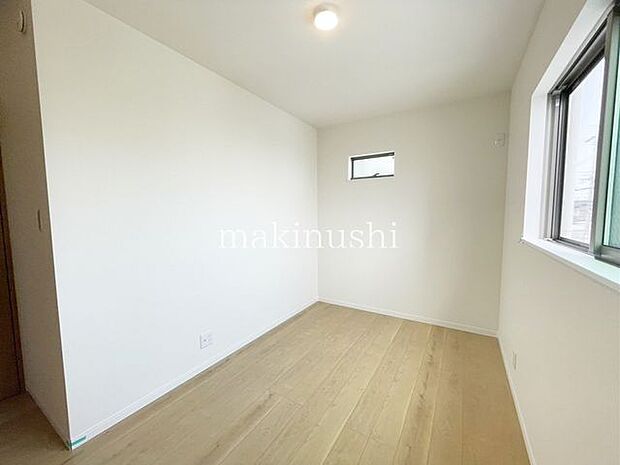 子供部屋　約5.5帖ライフスタイルに合わせて自由にアレンジしやすいお部屋です。家具の配置やインテリアのコーディネートも楽しめ、お子様のお部屋や趣味のスペースなど多目的に活用できます。