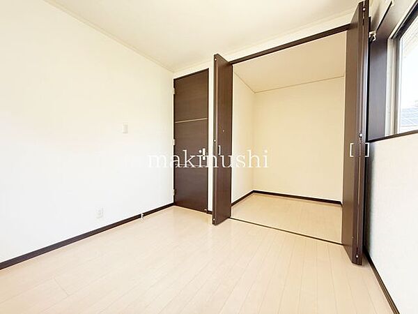 子供部屋　約5.0帖クローゼット付きの約5.0帖の子供部屋で、収納もしっかり確保され、すっきりと使いやすい快適な空間です。