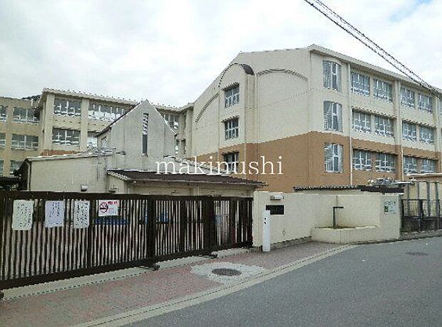 堺市立久世小学校 徒歩20分。 1570m