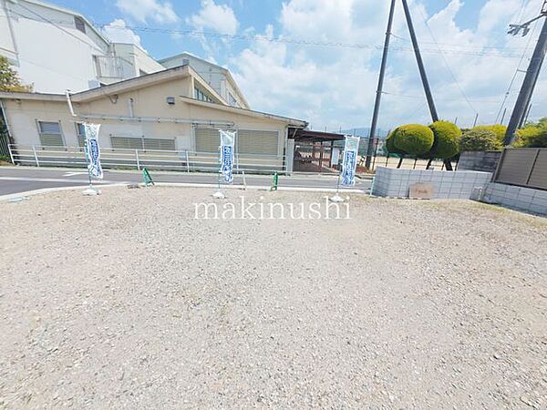 前面道路含む外観・河内長野市長野小学校徒歩2分・河内長野市立長野中学校徒歩3分