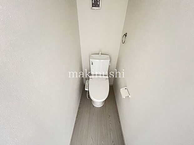 トイレ1階・2階の両フロアにトイレを設置。朝の忙しい時間帯や来客時にも便利で、家族みんなが快適に使える嬉しい設備です。