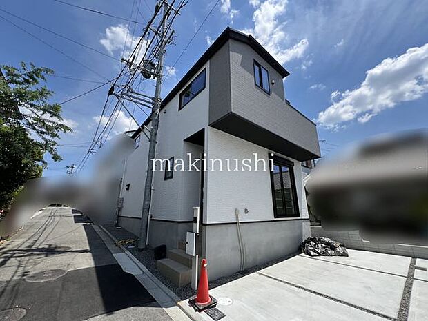 駐車場高低差のないフラットな土地のため、建物配置がしやすく、駐車や日常の動線もスムーズ。暮らしやすさに配慮された整形地です。