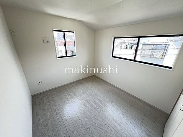 洋室 約5.3帖二面採光により室内に自然光がたっぷり入り、明るく風通しの良い快適な空間を実現しています。