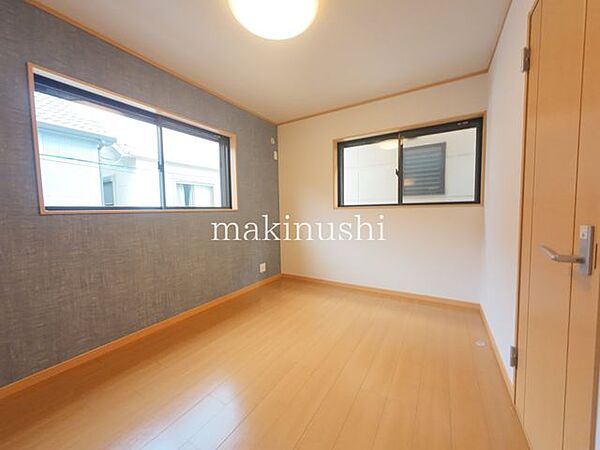 子供部屋　約6.0帖家族一人ひとりの大切なプライベート空間として、用途に合わせて自由に使えるシンプルな仕上がりです。趣味や勉強など多目的に活用でき、快適で心地よい住環境を実現します。