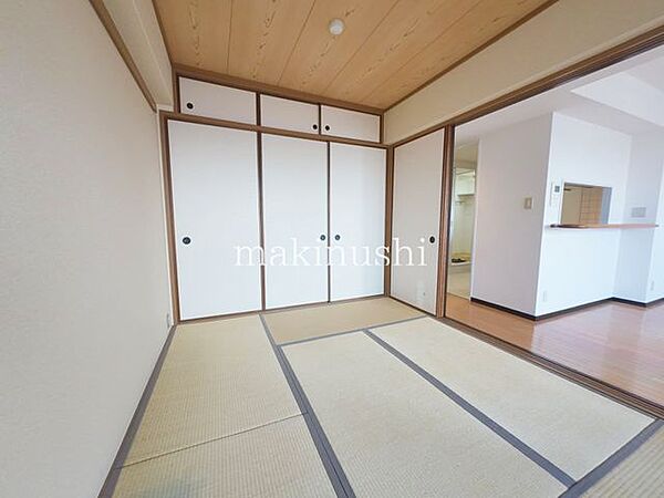和室和室はおもてなしやリラックスの場に、お子様のお昼寝スペースにも使えます。