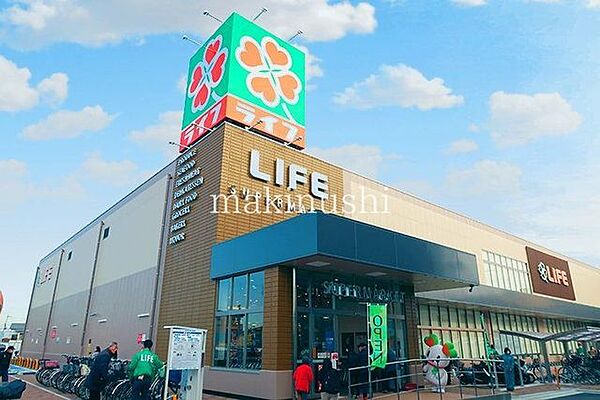 ライフ初芝店 徒歩12分。 940m