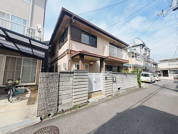 外観閑静な住宅街で落ち着いた時間を過ごせる環境です。ゆったりとした暮らしをお望みの方に！ご質問等はお気軽にお問い合わせください。牧主住宅開発株式会社北野田店まで
