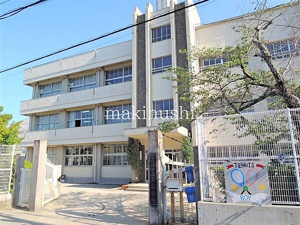 富田林市立第一中学校 徒歩5分。 400m