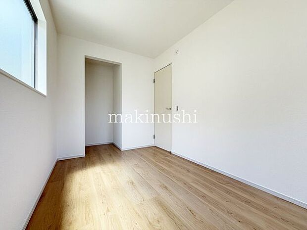 子供部屋　約5.0帖約5.0帖の洋室は、お子様のお部屋にもぴったりの空間。クローゼットを備えており、衣類や荷物をすっきり整理できます。自分だけの快適なプライベート空間としてお使いいただけます。