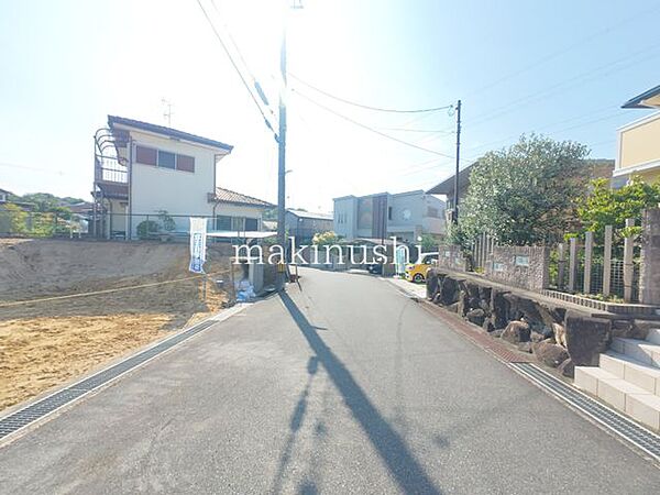 建築条件無し土地ですのでお好きな建築会社で建てて頂くことが可能です。