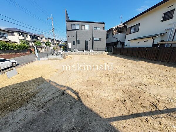 建築条件無し土地ですのでお好きな建築会社で建てて頂くことが可能です。
