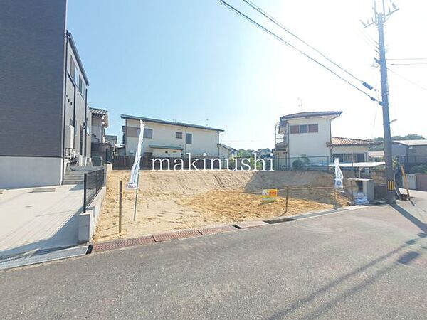 建築条件無し土地ですのでお好きな建築会社で建てて頂くことが可能です。