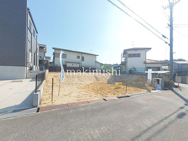 建築条件無し土地ですのでお好きな建築会社で建てて頂くことが可能です。