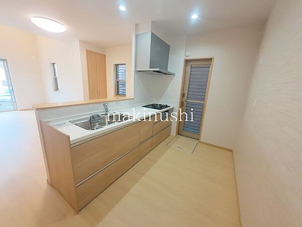 キッチンシステムキッチンを新調し、快適で使いやすいキッチン空間へ生まれ変わります。毎日の料理がより楽しくなる、機能性と清潔感を兼ね備えた設備です。