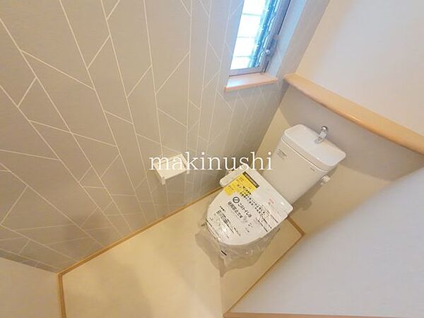 トイレトイレは1階・2階の2か所に設置されています。夜中の使用時や忙しい朝の時間帯も、階段を上り下りする必要がなく、ご家族みんなが快適に利用できます。