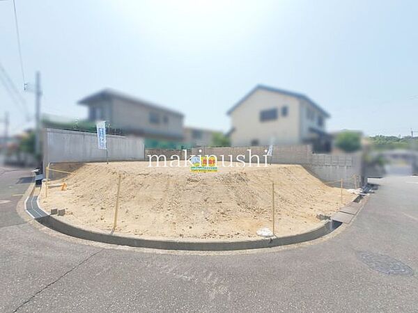 前面道路含む外観現況更地につき、建築プランをスムーズにご検討いただけます。敷地の形状や広さを活かし、ご家族のライフスタイルに合わせた理想の住まいづくりが可能です。ぜひ現地をご確認ください。