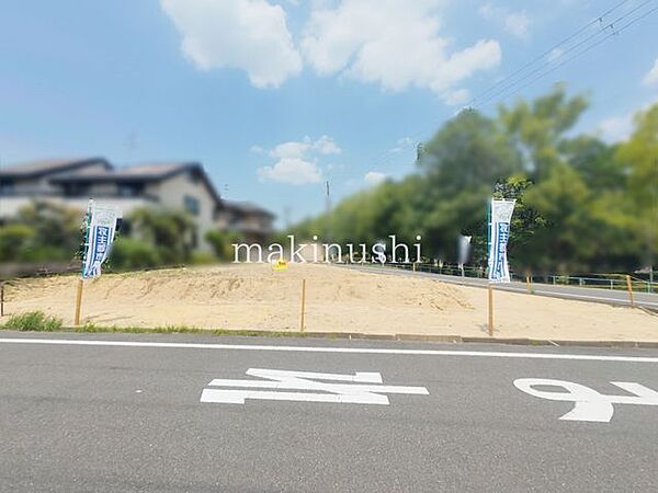土地写真富田林市高辺台1丁目の売土地。更地につきスムーズな建築計画が可能です。土地面積は約55.92坪のゆとりある敷地で、建築条件付き土地ではございません。お好きなプランで理想の住まいを！
