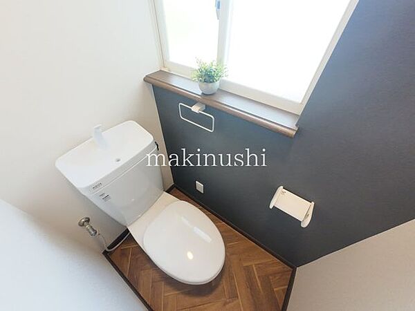 トイレトイレを新調し、清潔感あふれる快適な空間へ。毎日使う場所だからこそ、気持ちよく利用できる設備に生まれ変わりました。快適な暮らしをサポートします。
