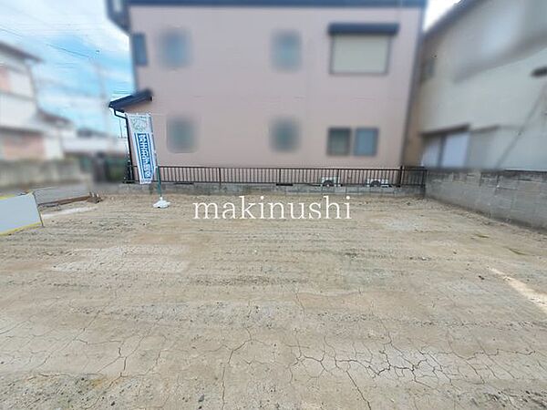 現況写真堺市東区丈六は、落ち着いた街並みが広がる住みやすい住宅エリアです。南海高野線「北野田」駅も利用しやすく、日々の暮らしに便利な環境。穏やかな住環境で新生活を始めたい方におすすめです。