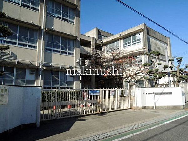 堺市立登美丘東小学校 徒歩6分。 420m