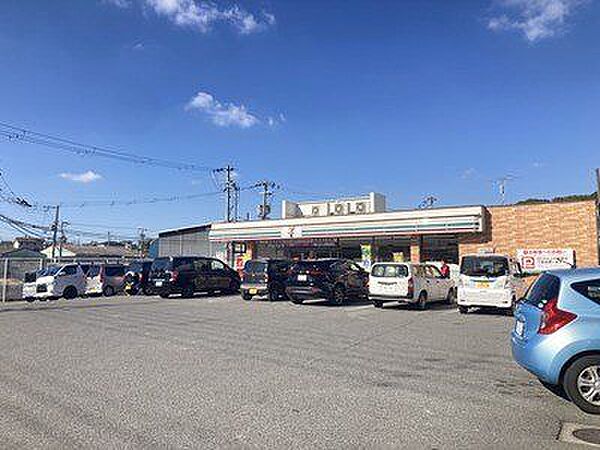 セブンイレブン柏原国分市場2丁目店 徒歩10分。 730m