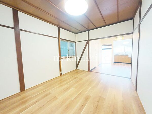 ・忙しい朝も家族が揃って食事をして頂けるダイニングスペース。美味しいお料理と家族の会話が楽しめます。