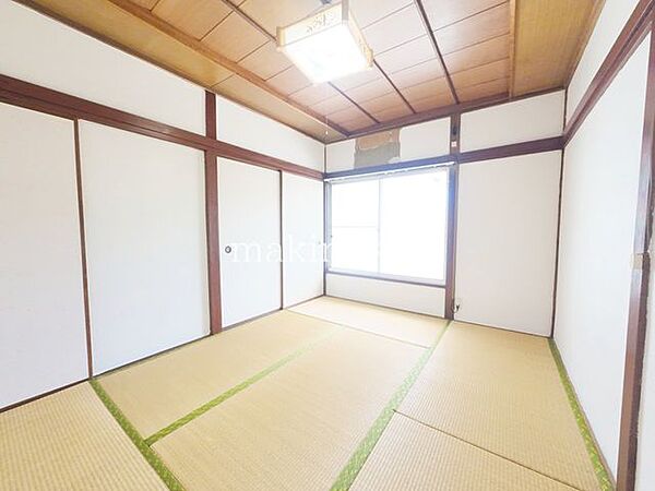一日の疲れをゆっくりと癒すための大切なプライベート空間です。落ち着いた雰囲気の中で心身をリセットでき、静かで快適な睡眠環境を確保できます。