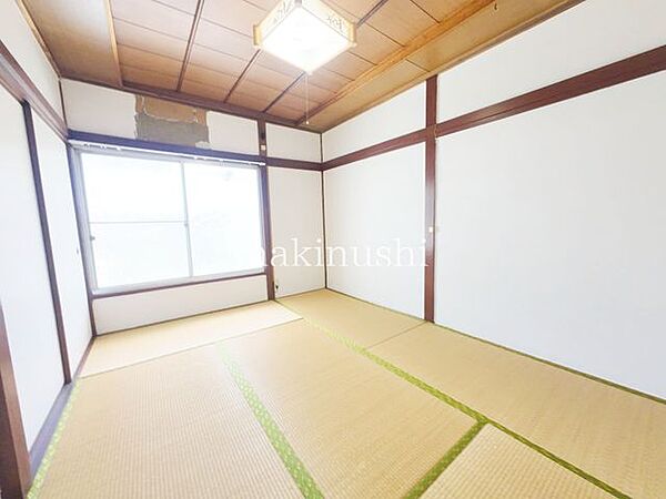 和室布団を敷けばしっかり寝室として使え、客間としてもきちんとした印象になります。また、畳のやわらかさがあるので小さなお子様の遊び場やお昼寝スペースにも安心です