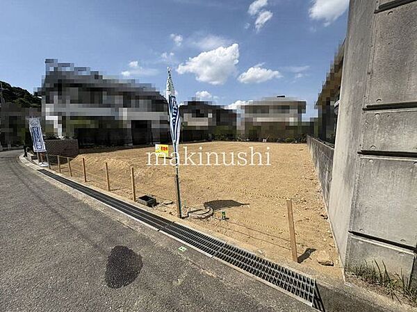 ■現地土地写真■土地76．80坪■更地■建築条件無し■お好きなハウスメーカーや工務店で建築していただけます。■小学校まで約130ｍ（徒歩約2分）■閑静な住宅街■