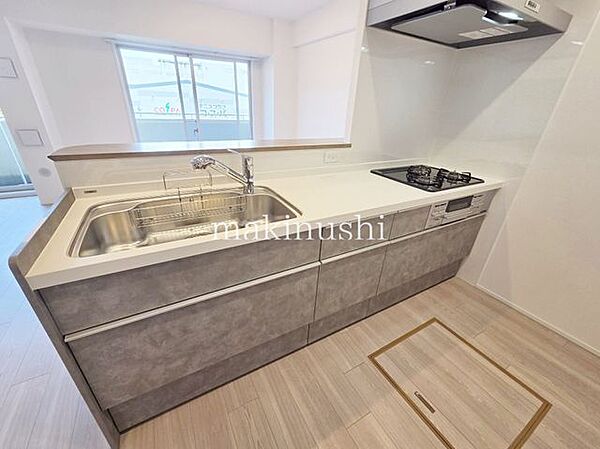 ・収納が豊富なシステムキッチンは調理道具をサッと取り出せて便利です。引き出し式であれば奥までしっかり使えます。