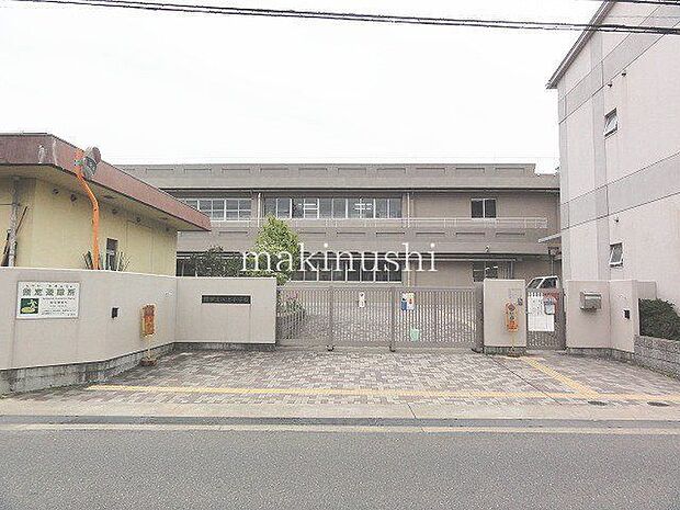 堺市立八上小学校 徒歩11分。 840m