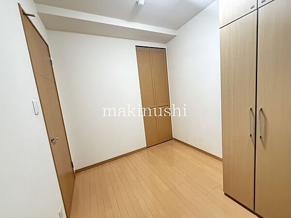 ・フローリングなので、ちょっとした汚れがあってもお掃除ラクラクです。