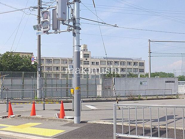 堺市立登美丘南小学校 徒歩7分。 550m