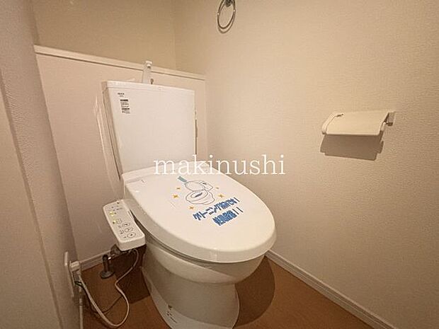 トイレトイレは1階・2階の2箇所に設置!来客時や朝の忙しい時間帯でも順番待ちの心配なし♪階段を移動する必要もなく、家族みんなが快適に使える嬉しいポイントです!毎日の暮らしに便利な設備です♪