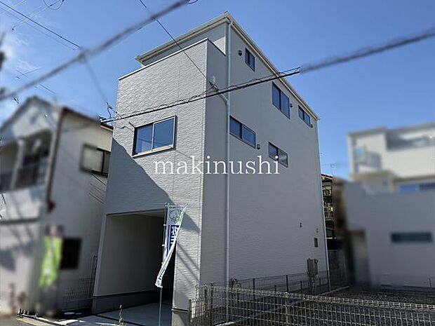 外観松原市岡3丁目は、落ち着いた住宅街が広がる暮らしやすいエリア。買い物施設も身近にあり、日々の生活に便利です。子育て世帯にもおすすめで、利便性と住環境のバランスが魅力。ぜひ現地で周辺環境を!