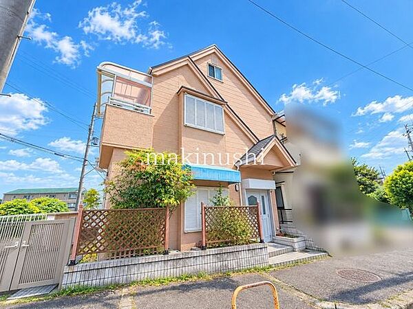 外観山や川など自然を身近に感じながらも、大阪市内へのアクセスが便利な柏原市大字高井田。JR高井田駅から天王寺駅まで約30分。落ち着いた環境で暮らしながら、通勤・通学やお出かけにも便利な立地です。