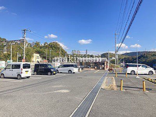 セブンイレブン柏原高井田店 徒歩7分。 560m