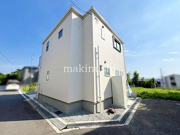 落ち着いた静かな環境に立地している物件です。